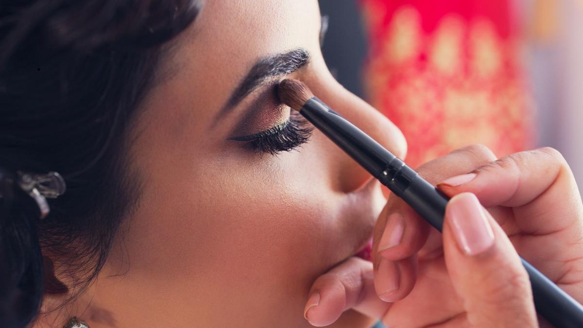 Achieve flawless, smudge-proof wedding makeup that lasts all day!