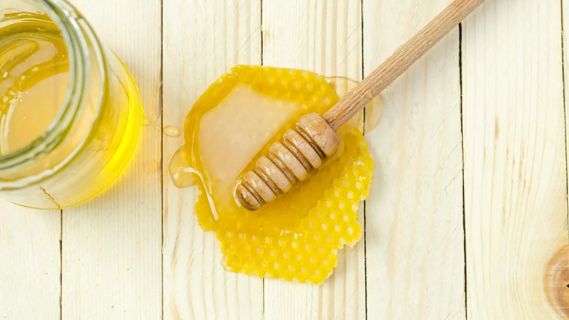 How to use honey in your skincare routine