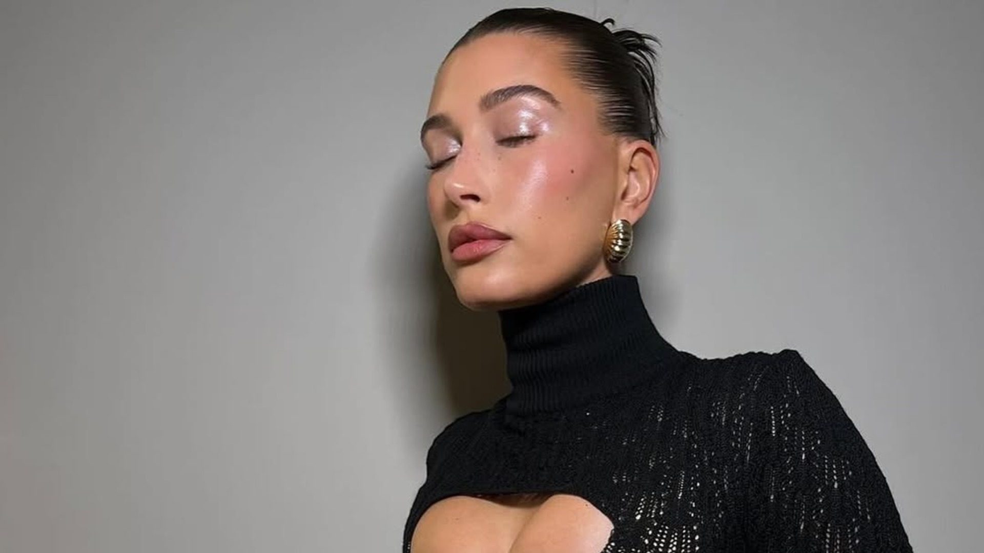 Το "Mistletoe" makeup trend θα σας χαρίσει τα πιο ρομαντικά μακιγιάζ των γιορτών