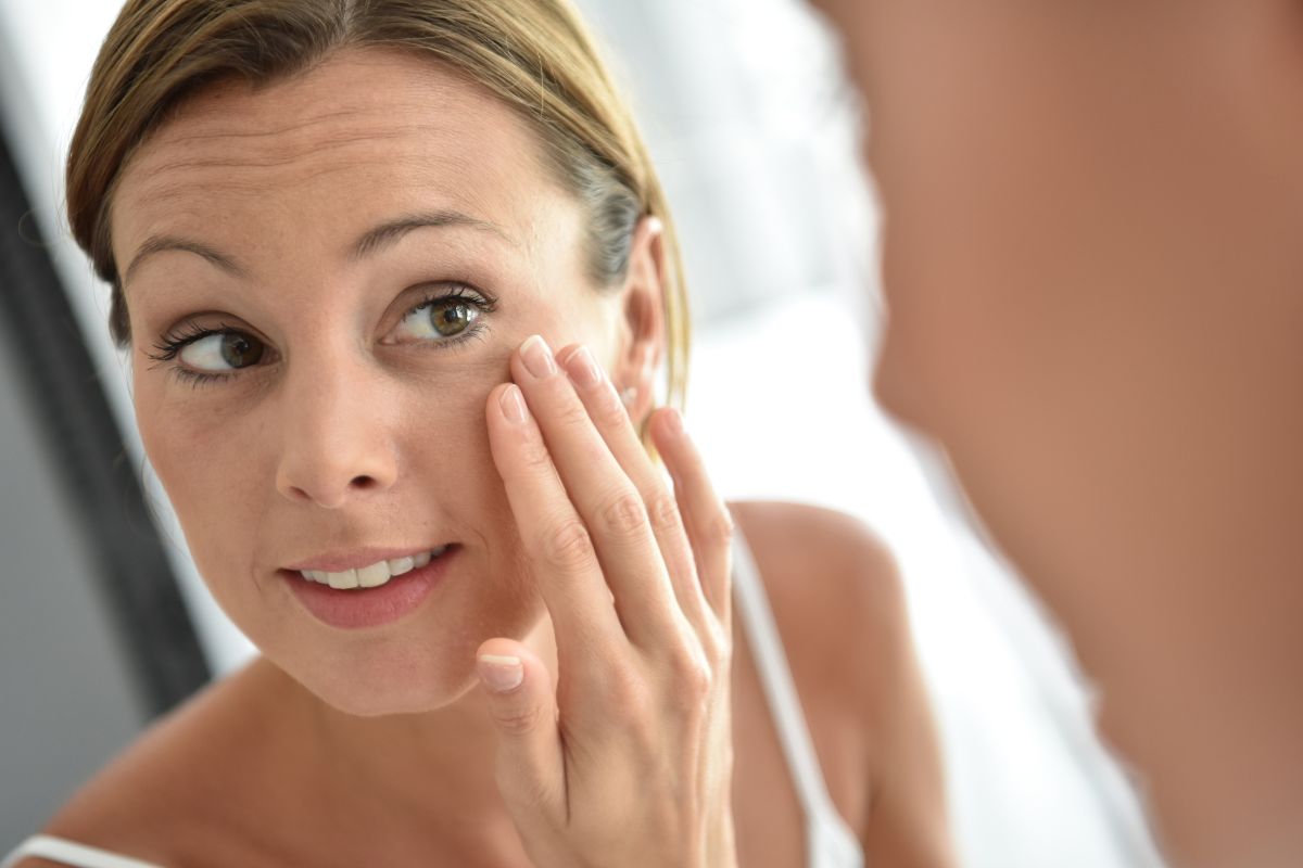 woman using face cream