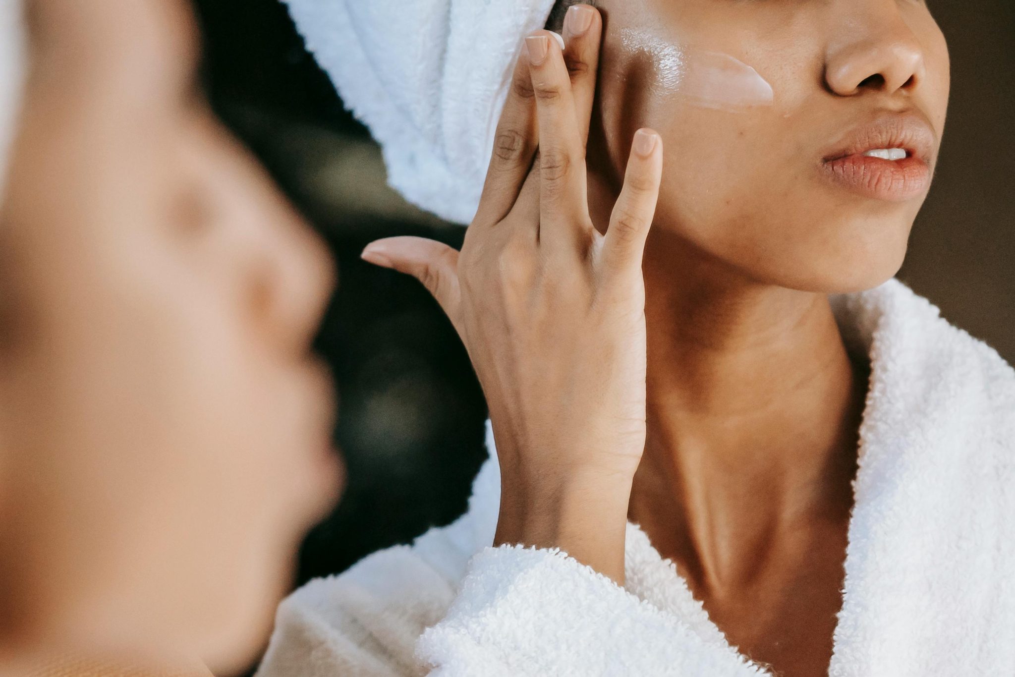Glossy Skin, Minimal Makeup: How Fashion Shapes Skincare Habits
