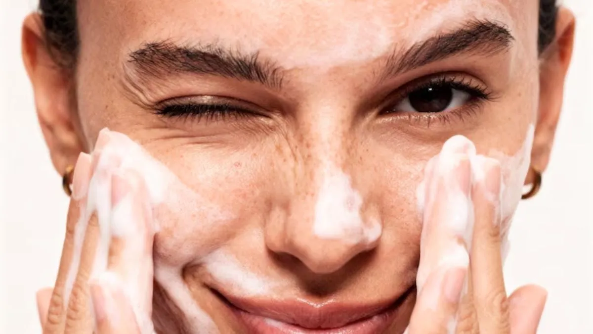 5 Best Hydrating Gel Face Washes That Won’t Strip Your Skin's Natural Oils