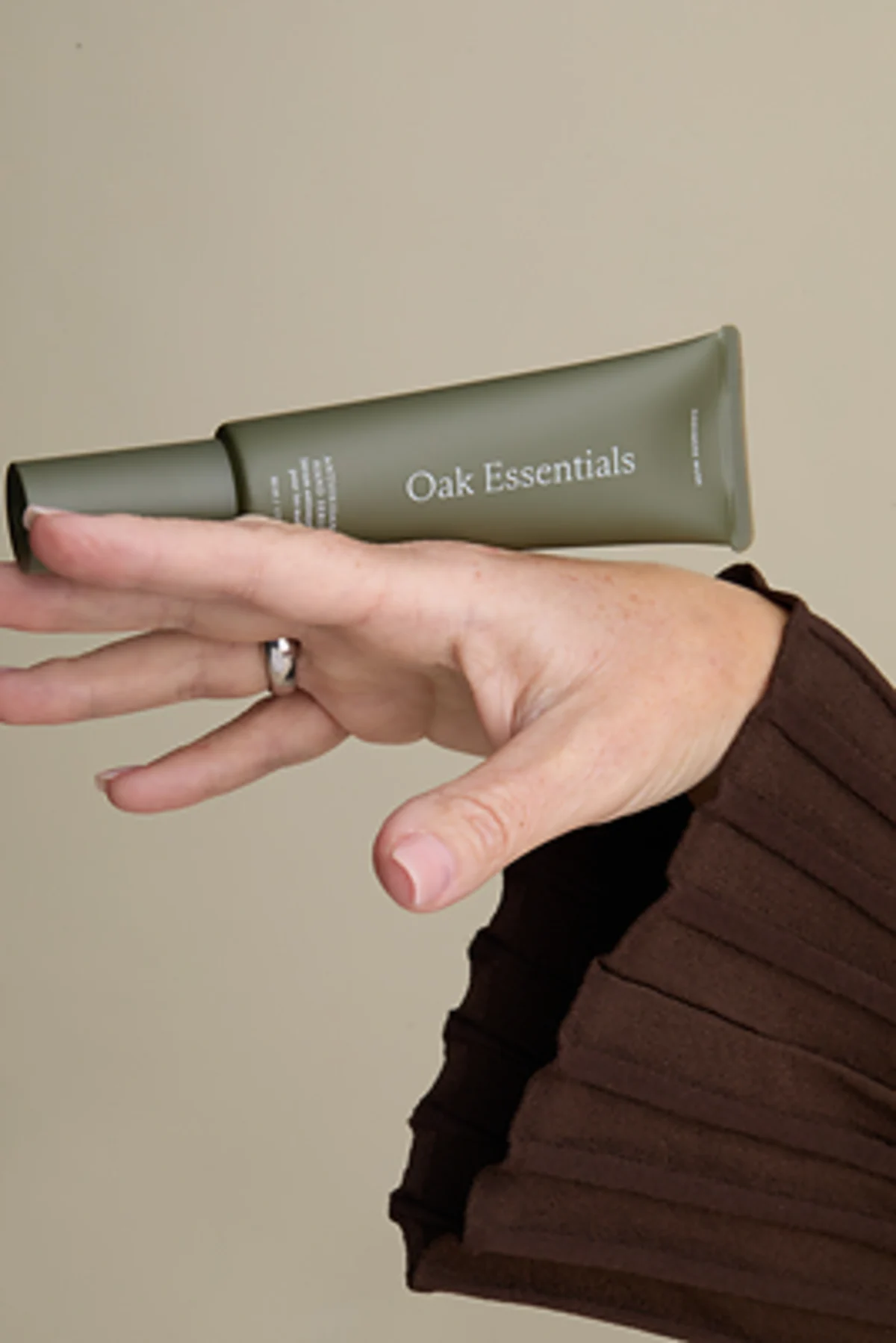 Oak Essentials Launches Antioxidant Hand Serum